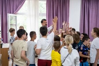 Milatović u Petrovcu, pričao sa učenicima, mještanima i sveštenicima