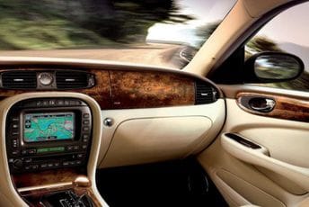 Jaguar povlači više od 170.000 vozila