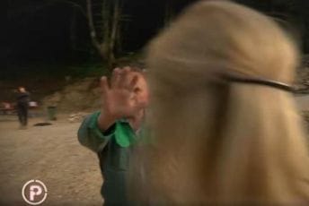 (VIDEO) Napadnuta novinarska ekipa na radnom zadatku: Ošamarili reporterku, reagovala policija