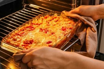 Evo zašto rernu ne treba ostavljati otvorenu nakon pečenja