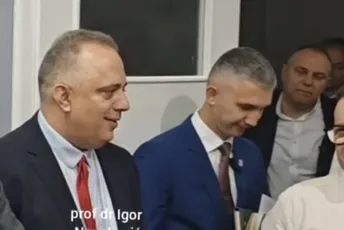 Predsjednik niškog parlamenta neprimjereno dodirivao novinara