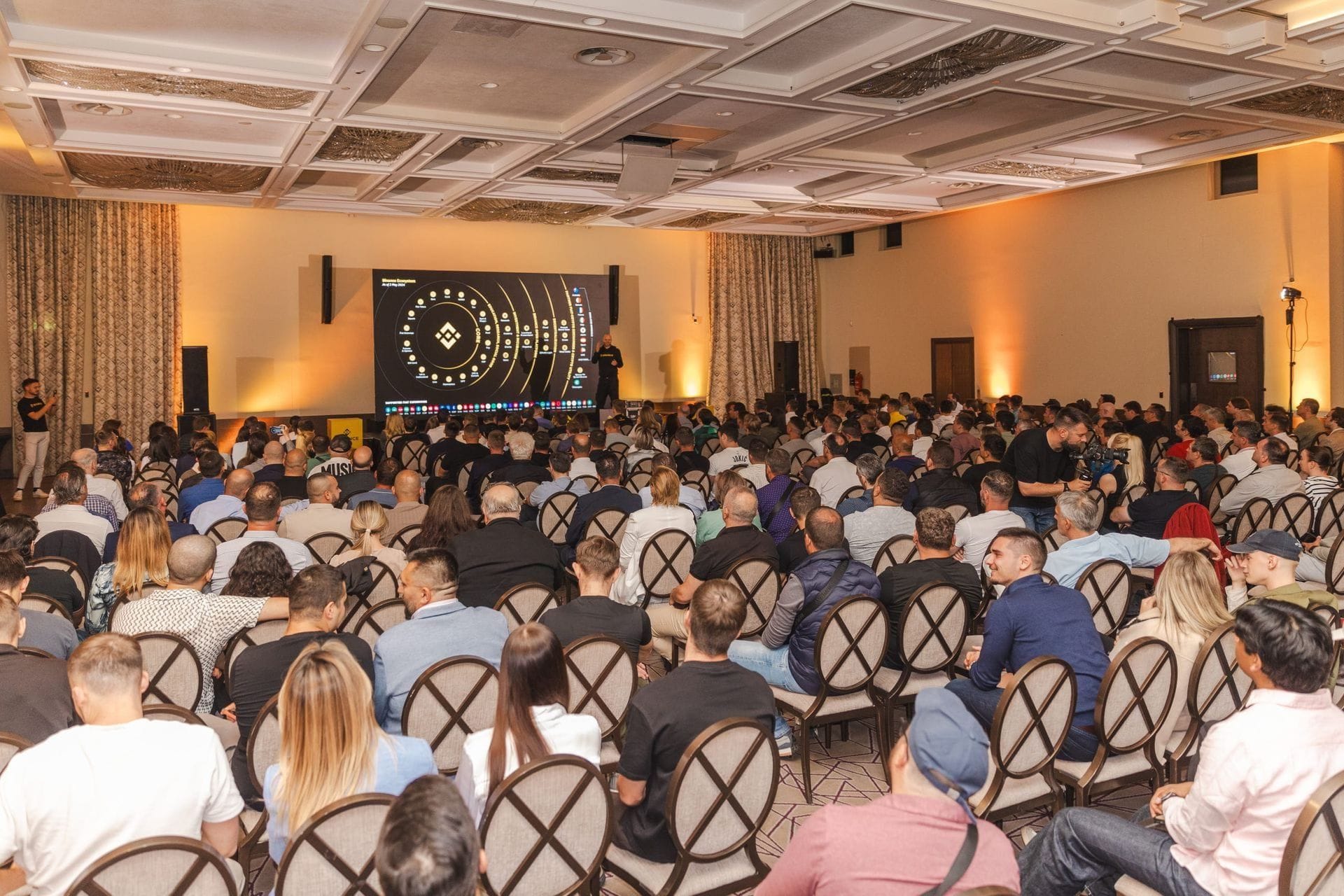 Fotografija 3: Preko 300 učesnika na prvom Binance Meetup-u u Podgorici: Crna Gora zabilježila najveći obim trgovine kriptovalutama u posljednje dvije godine