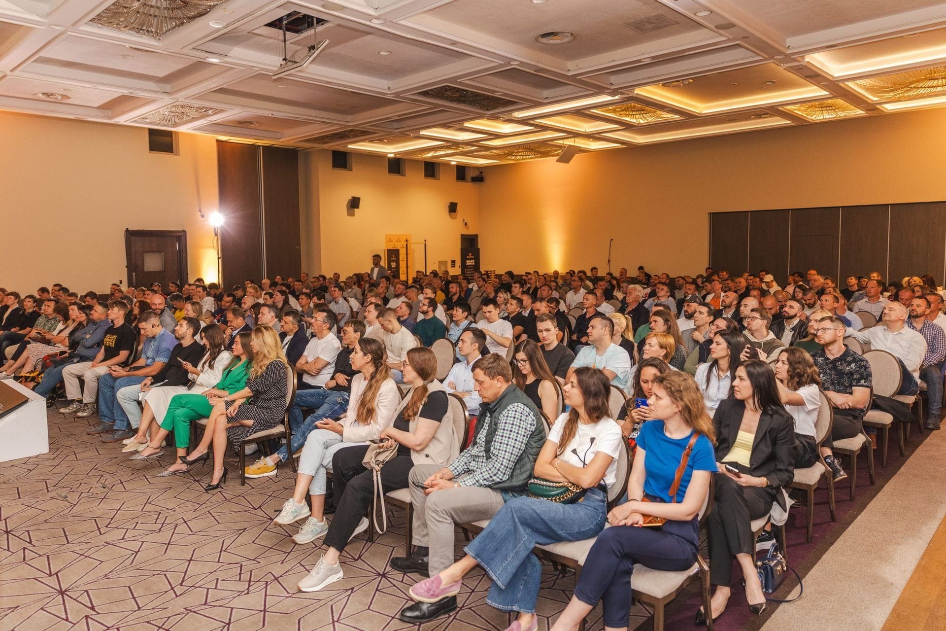Fotografija 2: Preko 300 učesnika na prvom Binance Meetup-u u Podgorici: Crna Gora zabilježila najveći obim trgovine kriptovalutama u posljednje dvije godine