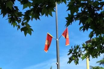 (FOTO) Pogledajte kako izgleda postavljanje zastava širom Podgorice, u susret Danu nezavisnosti Crne Gore