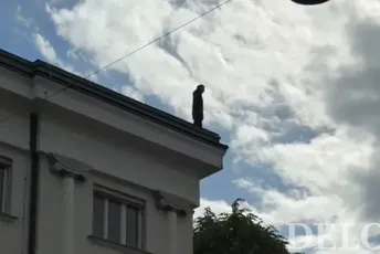Nevjerovatne scene u Ljubljani: Poslanik prijetio da će skočiti za krova zgrade Skupštine