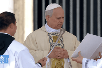 Inaugurisan papa Lav XIV, primio Ribarski prsten i insignije papske vlasti