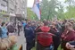 Novosađani protestuju ispred štandova Vučićeve stranke: Skandiraju i bacaju jaja, došla i policija