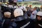 Tenzije i incidenti u Novom Sadu: Povrijeđeno nekoliko demonstranata, intervenisala policija
