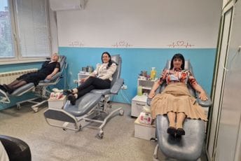 Alijansa žena DPS Nikšić organozovala akciju dobrovoljnog davanja krvi: Crnu Goru volimo djelima
