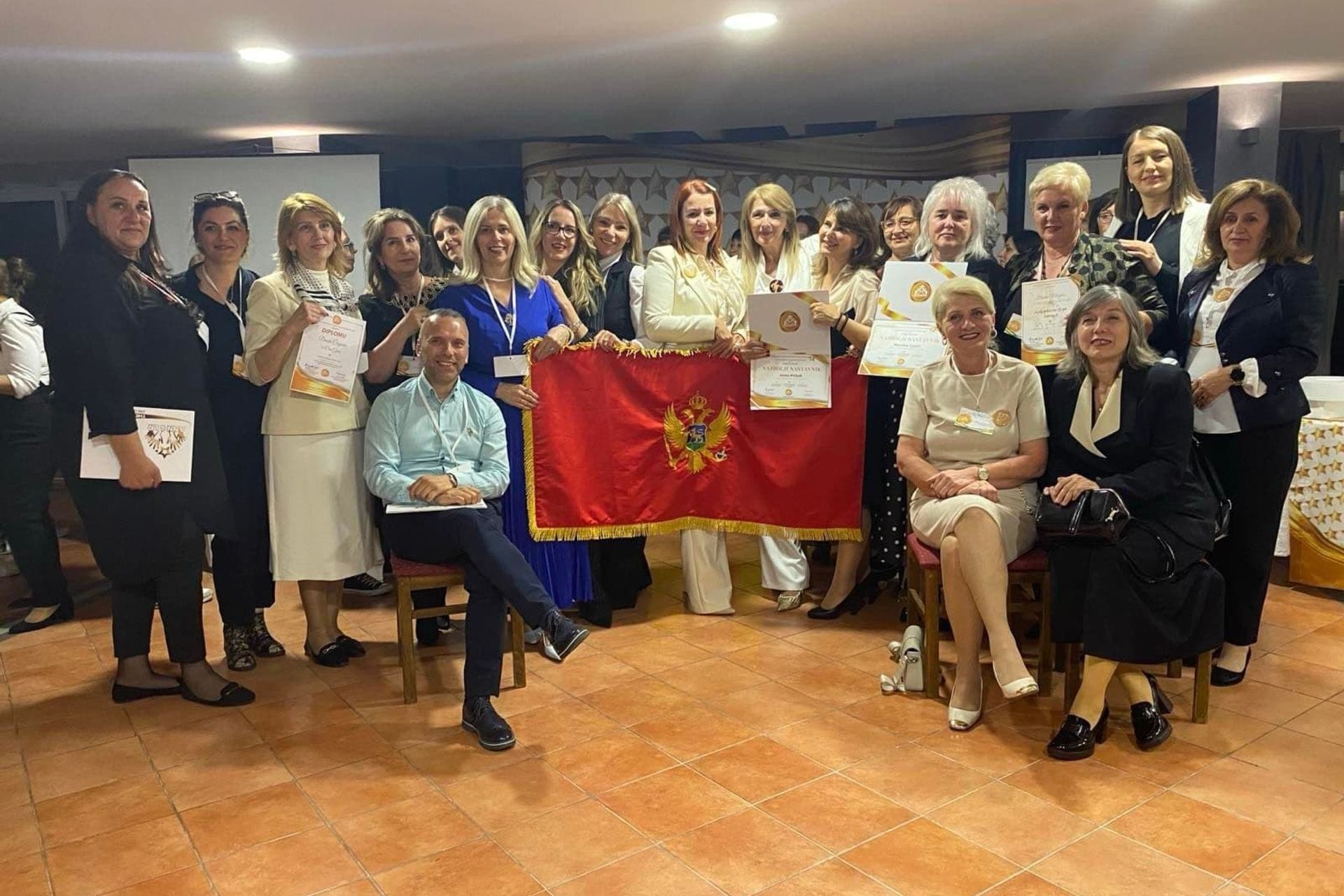 Fotografija 1: Poljak, Vuković i Ljujić dobitnice regionalne nastavničke nagrade