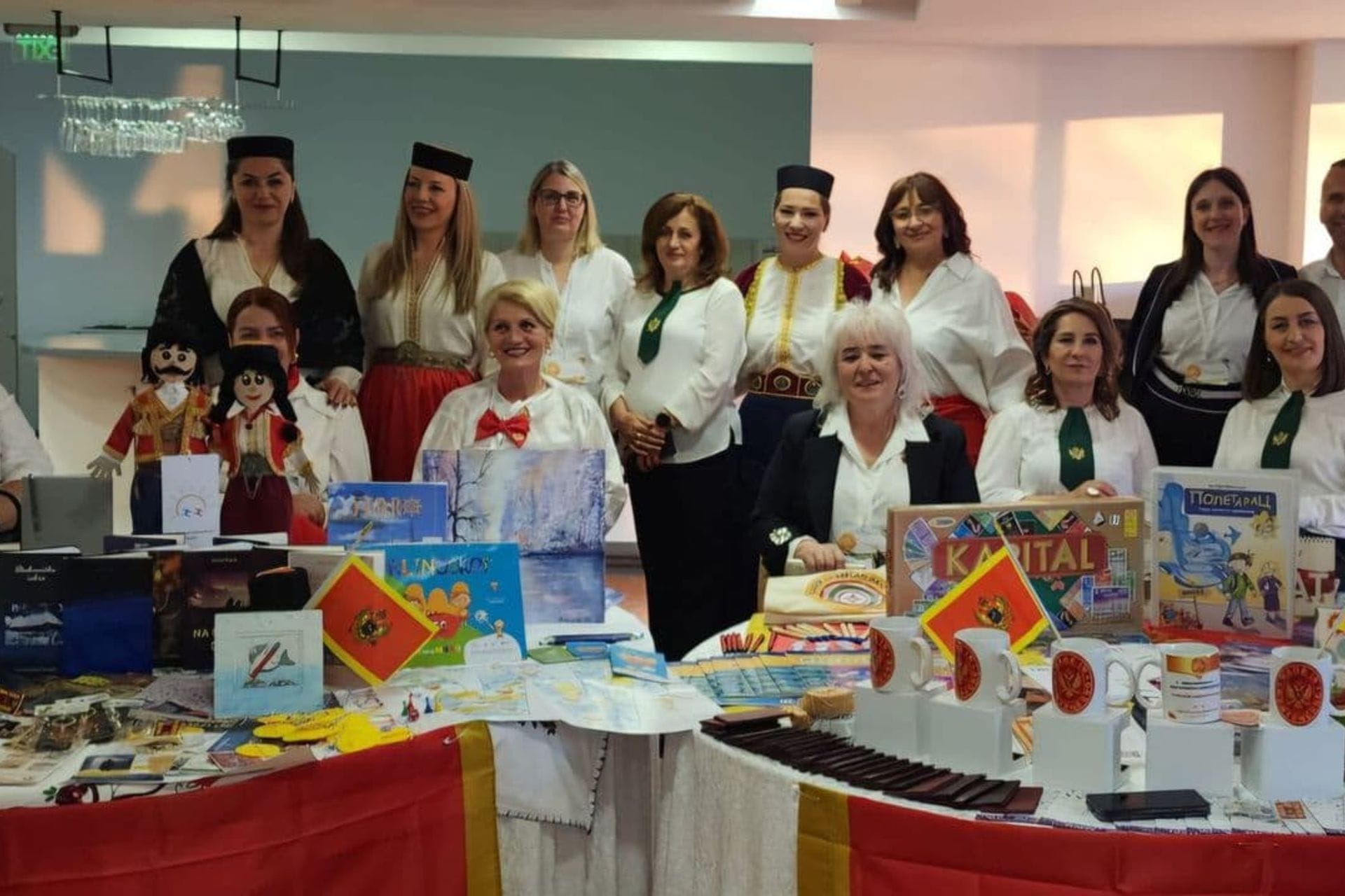 Fotografija 2: Poljak, Vuković i Ljujić dobitnice regionalne nastavničke nagrade