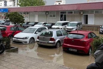 Potop u Baru: Ulice pod vodom,  oblaci i dalje prijete