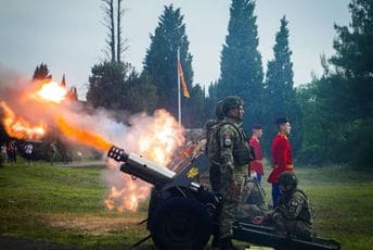 (FOTO)  Vojska Crne Gore izvršila počasnu paljbu uoči Dana nezavisnosti