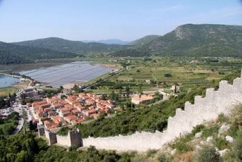 Hrvatska: Ston, grad srednjovjekovnih zidina, soli i i ostriga