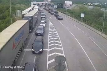Turistička sezona tek počinje a na Božaju se na ulazak u Crnu Goru čeka duže od 40 minuta