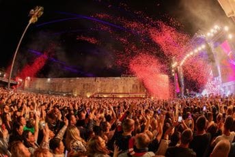 Spektakl: Pogledajte kako je sinoć bilo na koncertu Dina Merlina u Budvi (FOTO/VIDEO)