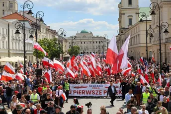Varšava: Kandidati za predsjednike istovremeno izveli desetine hiljada ljudi na ulice