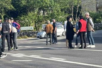 Cetinjani i večeras blokirali saobraćaj na Kruševom ždrijelu