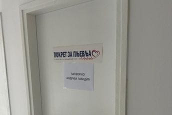Na vratima kancelarije stranke Novice Stanića neobična objava: Pokret za Pljevlja zatvorio Andrija Mandić