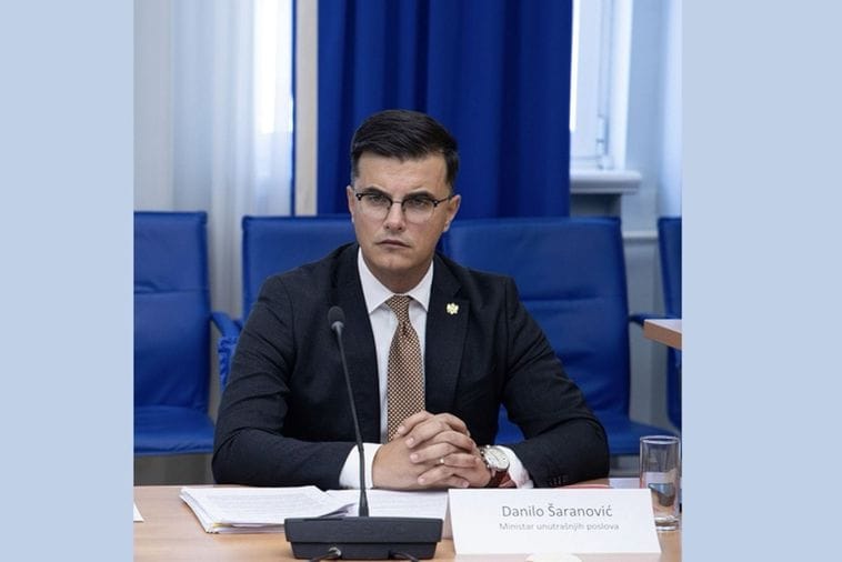 Zabranili joj da dolazi na posao, pa je otpustili zbog izostanka sa posla