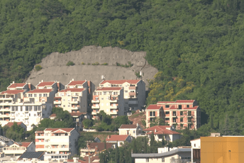 Pokrenulo se klizište na brdu Spas u Budvi: Mještani traže moratorijum na gradnju, Ministarstvo urbanizma tvrdi da nije nadležno
