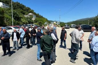 Radnici ulcinjske Solane blokirali magistralu Ulcinj-Bar