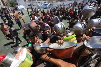 Raste očaj u Pojasu Gaze: Palestinci blokirali i istovarili desetine kamiona UN sa hranom