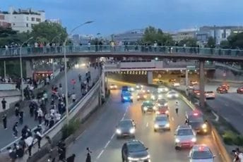 (VIDEO) Neredi u Parizu: Sukobili se policija i navijači