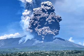 Proradila Etna: Turisti bježali, izdat crveni avijacijski alarm