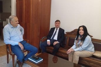 Aleksić posjetio Gimnaziju "Sveti Sava": "Zalog bolje budućnosti"