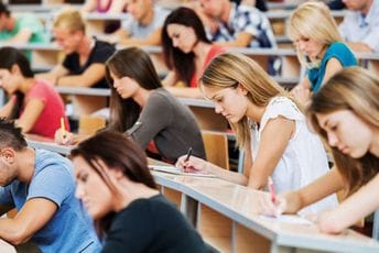 MPNI: Obezbijeđena sredstva za isplatu stipendija i studentskih kredita za jun