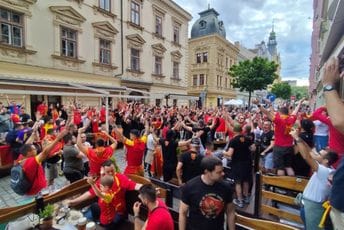 Crnogorci 'okupirali' Plzenj: Pogledajte kako je tamo (VIDEO)