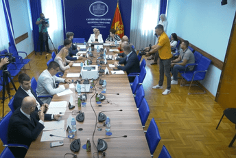 Adžić: Najponosniji sam što smo sa četiri poslanika zaustavili DF da zauzme najbitnije pozicije