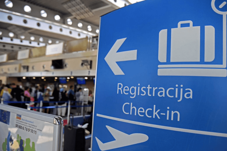 Pijani stranci pravili haos na podgoričkom aerodromu: Uznemiravali putnike, napali policajce, pa lišeni slobode