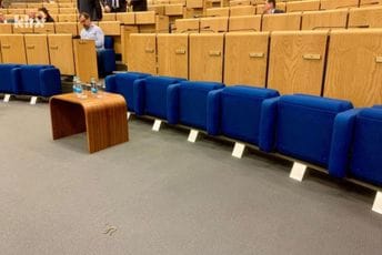 Zmija izazvala haos Parlamentu BiH: Zbog "nesigurnih uslova" otkazana sjednica