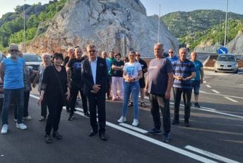 Cetinjani i danas blokirali saobraćaj na Kruševom ždrijelu, ambasador Hrvatske podržao proteste