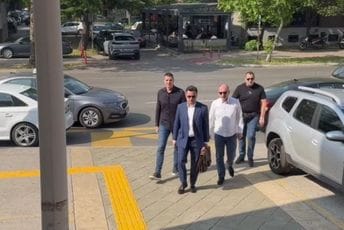 Podgorica: Andrej Vučić sa Milanom Kneževićem došao na suđenje sa Vijestima