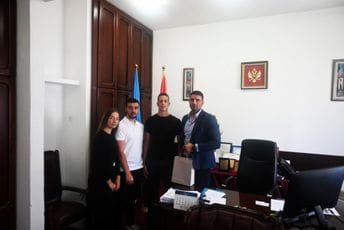 Jakić sa đacima i mladim uspješnim Šavničanima: Moja vrata će im uvijek biti otvorena