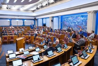 Krapović: Naši vojnici neće ići u Ukrajinu; Živković: 90 odsto ove većine bilo protiv članstva u NATO