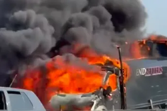 Albanija: Kamion se usred vožnje za tren pretvorio u buktinju