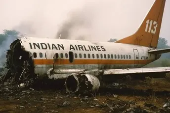 (VIDEO) Srušio se putnički avion u Indiji, u njemu bilo 242 ljudi