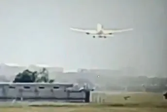 (VIDEO) Objavljen snimak trenutka pada aviona u Indiji: Letio samo 30 sekundi