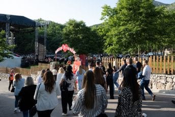 Voli slavi tri decenije: Dva miliona eura za zaposlene i čarobna noć uz Dina Merlina i Koloniju (FOTO/VIDEO)