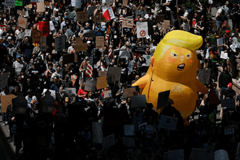 (FOTO/VIDEO) Hiljade ljudi širom SAD na protestima protiv Donalda Trampa