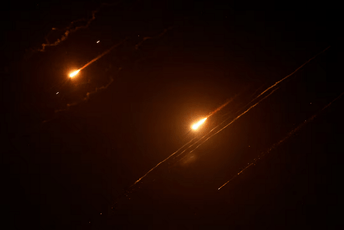 (FOTO/VIDEO) Iran lansirao rakete prema Izraelu, oni uzvratili napadom na Teheran