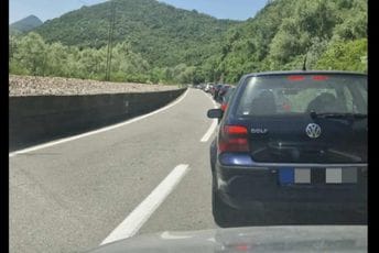 Udes u Virpazaru: Sudarila se dva automobila