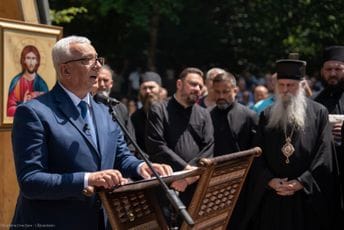Mandić odao počast stradalima na Zidanom mostu, sa njim bili funkcioneri Vlade i poslanici