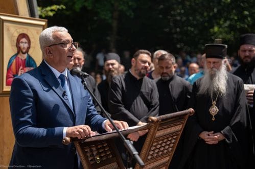 Mandić odao počast stradalima na Zidanom mostu, sa njim bili funkcioneri Vlade i poslanici