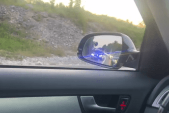 (VIDEO) Šaranovićev automobil pretiče kolonu pred udes