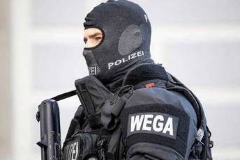 Državljanin Srbije u Beču prijetio policiji nožem, upucali ga specijalci